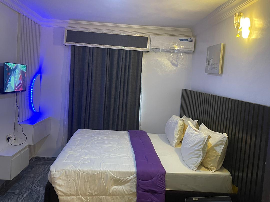 Phil Breeze guest room